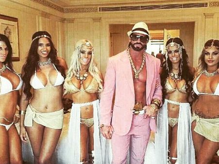 ઘરમાં રહે છે બિકિની મોડેલ્સ