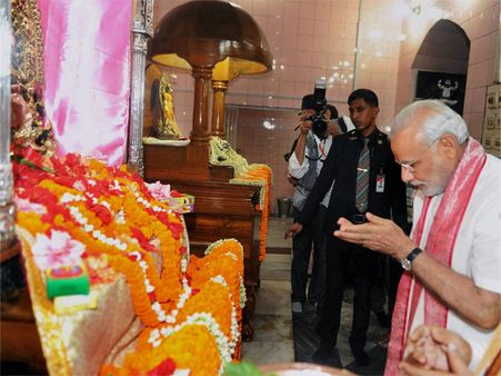 PMએ ઢાકેશ્વરી મંદિરમાં કરી પૂજા, મોદીની ઢાકાયાત્રા તસવીરોમાં