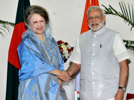 શેખ હસીના સાથે મોદી