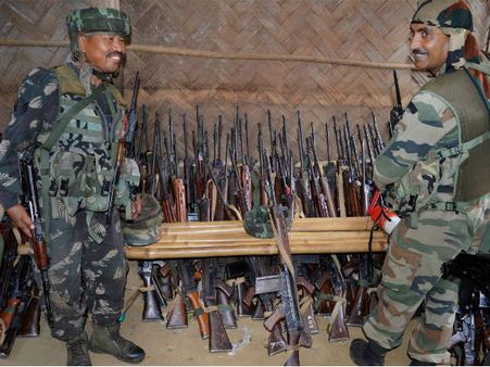 હથિયારો મૂકી સૈનિકો કર્યું વિરોધ પ્રદર્શન