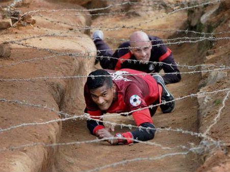 આ સૈન્ય ટૂકડી નથી, ફૂટબોલ ટીમની પ્રેકટિસ છે