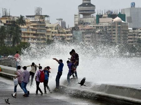 મુંબઇગરોએ માણી ચોમાસાની મઝા