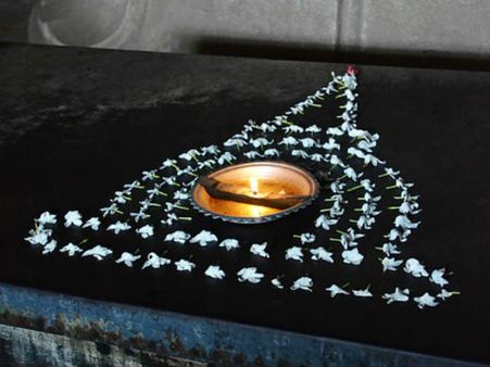 પૂર્વજોની તસવીર પૂજાકક્ષમાં ના રાખવી