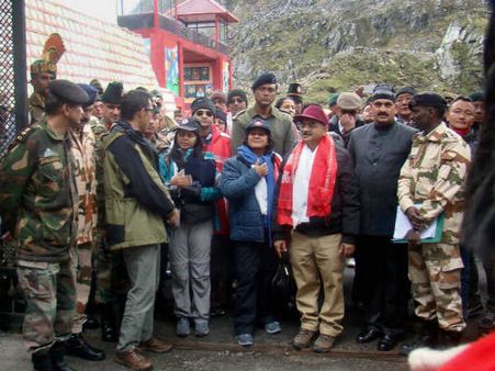 કૈલાશ માનસરોવરના તીર્થયાત્રીઓ પહોંચ્યા ચીન