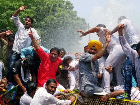 દિલ્હીના ચોમાસુ સત્ર પહેલા બીજેપીનો વિરોધ 
