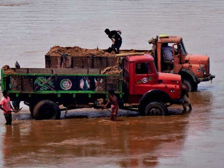 ઘણા ગામોની વાહન વ્યવહારની સેવા ઠપ