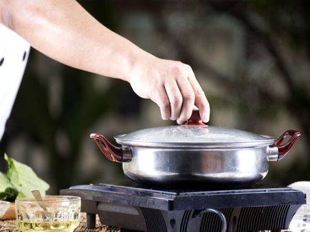 વારંવાર ગરમ કરવાથી આ 7 ખોરાક ઝેર બની શકે