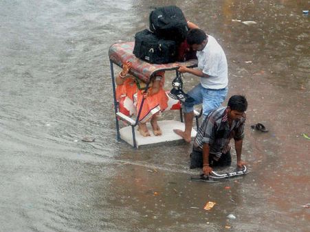 મથુરામાં પણ બારે મેધ ખાંગા 