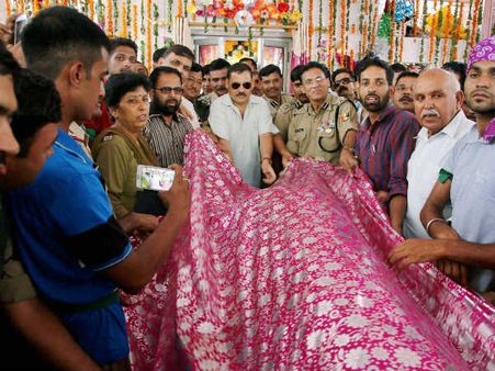 બાબા ચામ્બલીયલની દરગાહ પર BSF ચઢાવી ચાદર