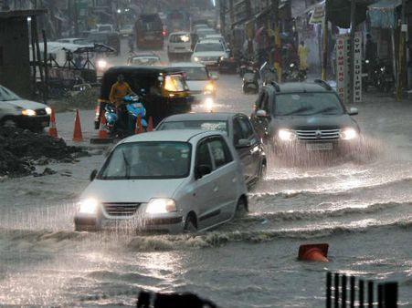 જમ્મુમાં ભર દિવસે છવાયું અંધારું, થયો ધોધમાર વરસાદ