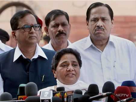 માયાવતી કહ્યું ભાજપના નેતાઓને કહો સબસીડી છોડે