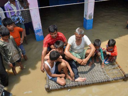 ઘરમાં પાણી કે પાણીમાં ઘર!