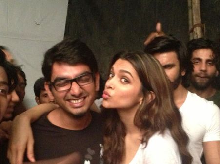 ખુશ ના થા કિસ નહીં કરું