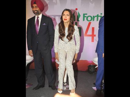 પિકૂં પોઝ