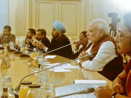 મોદી હેપ્પી બર્થ ડે કહ્યું મોદી હેપ્પી બર્થ ડે કહ્યું