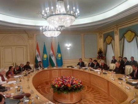 દ્રિપક્ષીય બેઠક દ્રિપક્ષીય બેઠક