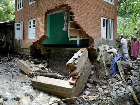 અનંતનાગમાં આભ ફાટ્યૂ 