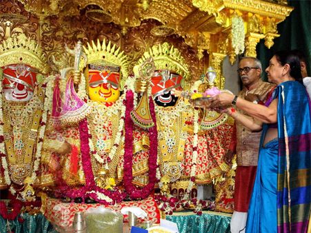 આનંદીબેન પટેલે કરી પૂજા