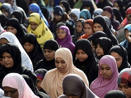 મહિલાઓ દ્વાાર નમાઝ