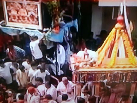 ભગવાન જગન્નાથ નગરચર્યા કરી પાછા ફર્યા
