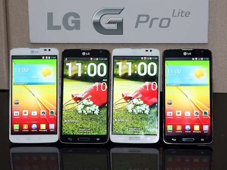 મોબાઇલની દુકાનોમાં દરોડા