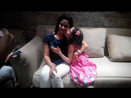 મમ્મીની સાથે હર્ષાલી 