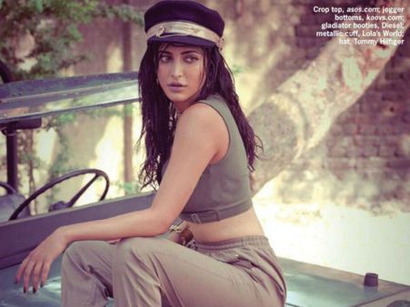 જુઓ કેવી અદાઓ બતાવી શ્રૃતિ હસને કવરપેઝ પર લગાવી આગ