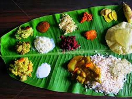 કેળાના પત્તા પર ભોજન