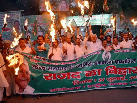 બિહાર બંધને લઇને રસ્તા પર ઉતર્યા સમર્થકો