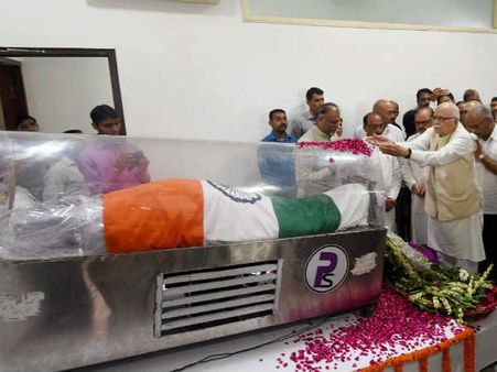 અડવાણી પહોંચ્યા