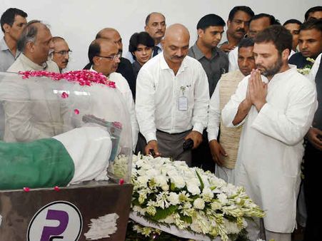 રાહુલે આપી શ્રદ્ધાંજલિ