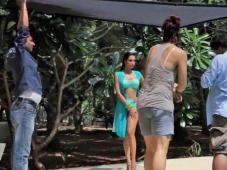 બ્લુ સ્વીમિંગ શૂટ બ્લુ સ્વીમિંગ શૂટ