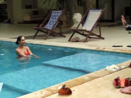 પાણીમાં મલાઇકા પાણીમાં મલાઇકા