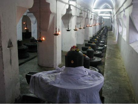 ચૂર્ણથી બનેલા શિવલિંગ 