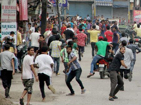 જમ્મુમાં એમ્સ મામલે પથરાવ 