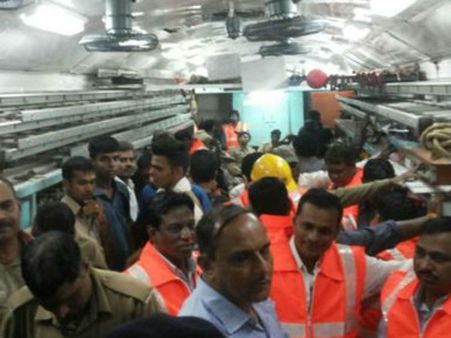 અત્યાર સુધી 19 મૃતદેહ મળી આવ્યા છે અત્યાર સુધી 19 મૃતદેહ મળી આવ્યા છે