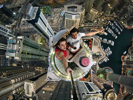 8 Reasons: શા માટે આપની પાસે હોવી જોઇએ સેલ્ફી સ્ટિક