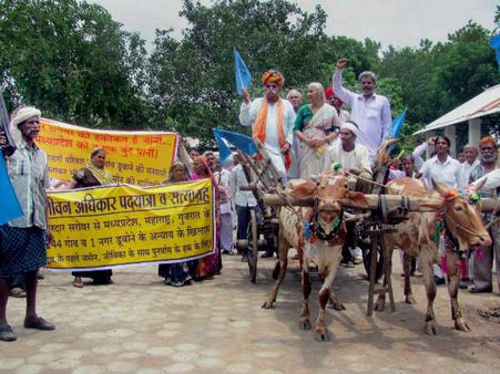 મેધા પાટકરે જીવન અધિકાર યાત્રાની શરૂઆત કરી 
