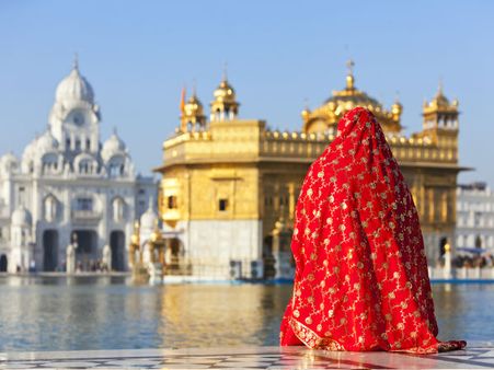 અન્ય ધર્મોથી પણ આવે છે લોકો 