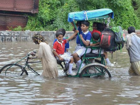 ભૂસ્ખલનમાં મકાન પડી ગયા