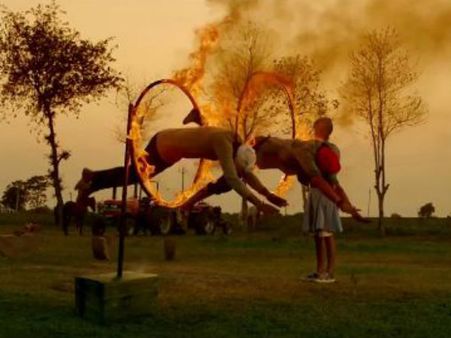 આગમાં કૂદવું!