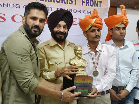 આતંકી નવેદને પકડનાર જીજા-સાળાનું કરાયું સન્માન