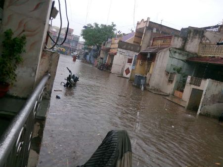 અમદાવાદમાં ગાજવીજ સાથે વરસાદ
