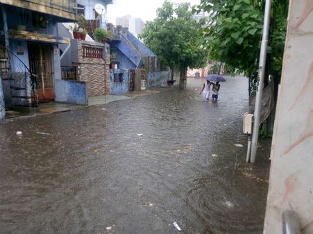 અમદાવાદમાં ગાજવીજ સાથે વરસાદ