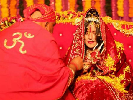 રાધે મા જેવી પણ હોય, પરંતુ એક ગામના દરેક ઘરમાં થાય છે તેની પૂજા