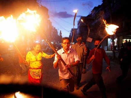 Video: નેપાળમાં ભડકી હિંસા, 17 પોલીસકર્મી સહિત 20ના મોત