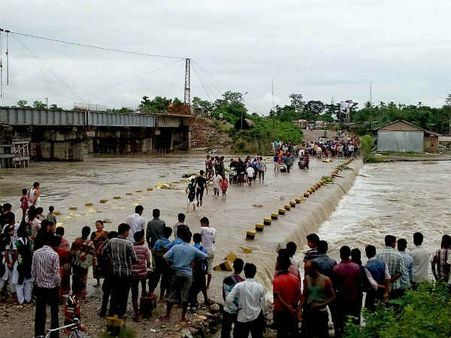 આસામ પૂરની ભયાનક તસ્વીરો