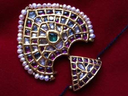 સુંદર મુગટ