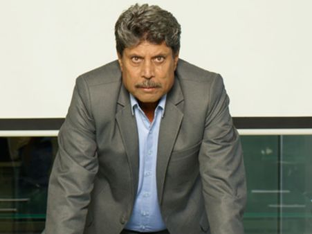 કપિલ દેવે પેહલી સદી ફટકારી હતી 