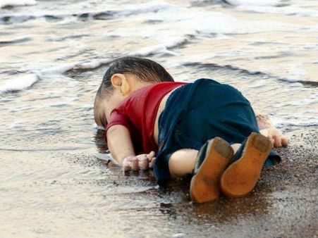 પિતા અબ્દુલાના હાથમાંથી છૂટીને સમુદ્રમાં સમાયો હતો એલન